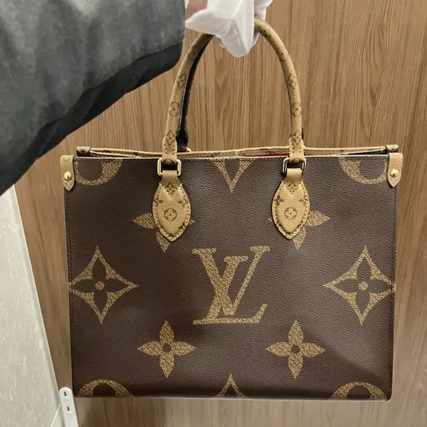 ルイ・ヴィトン　オンザゴー　モノグラム　