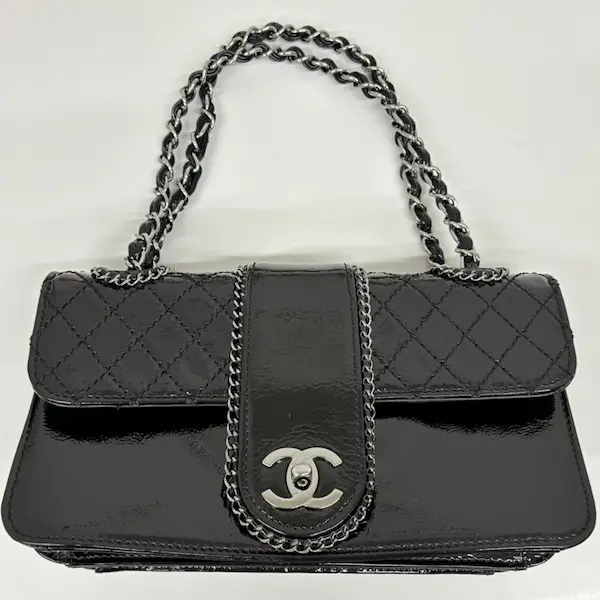 シャネル　パテントレザー　チェーンショルダー