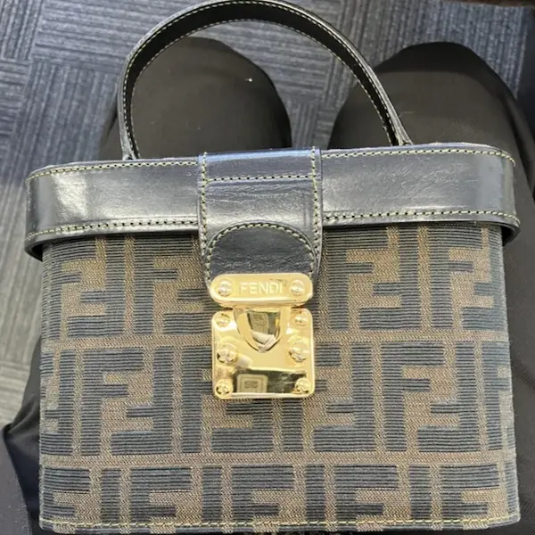 フェンディ　ズッカ　バニティバッグ