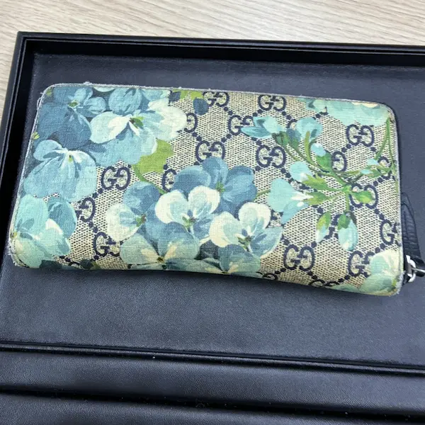 グッチ　GGブルームス　ラウンドファスナー長財布