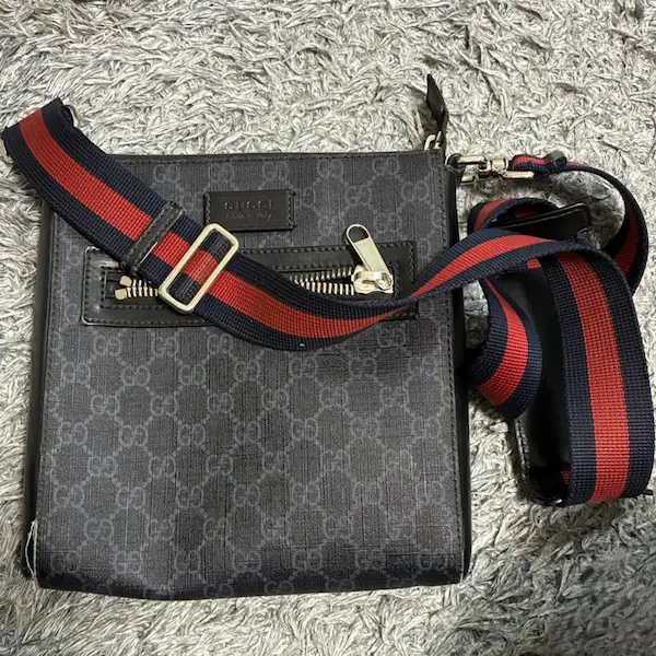 グッチ　GGスプリーム　スモール　メッセンジャーバッグ