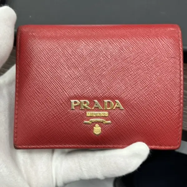 プラダ　サフィアーノレザー　二つ折り財布