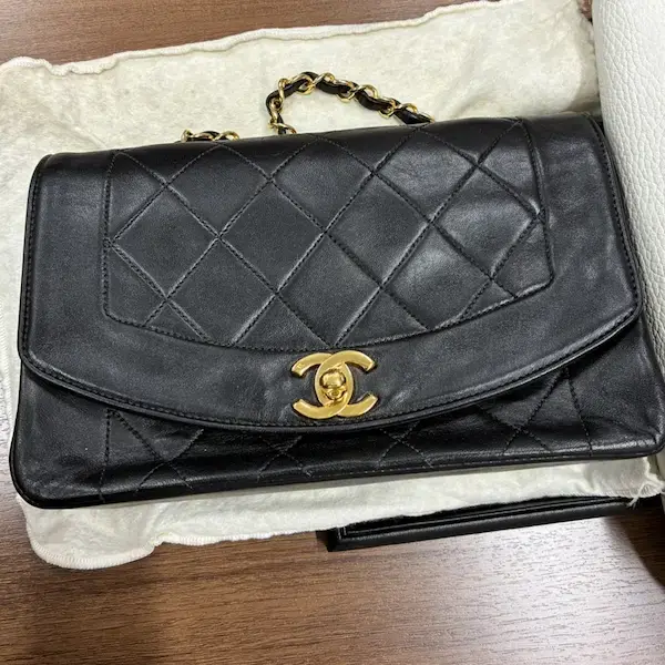 シャネル　ダイアナ　マトラッセ　フラップチェーンショルダーバッグ　