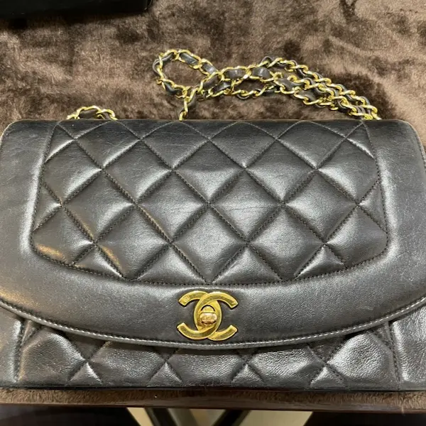 シャネル　マトラッセ　ダイアナフラップ　ショルダーバッグ