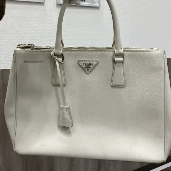 プラダ　ガレリア　サフィアーノレザーバッグ