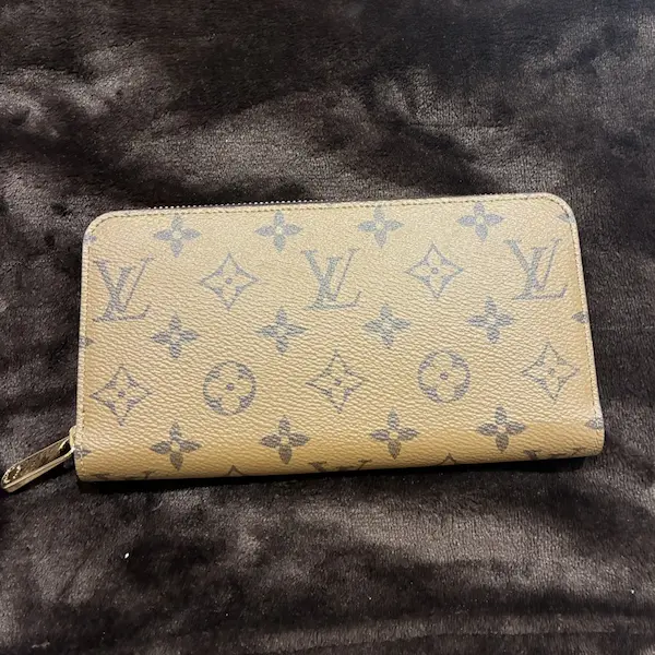 ルイ・ヴィトン　モノグラム・リバース　ジッピー・ウォレット