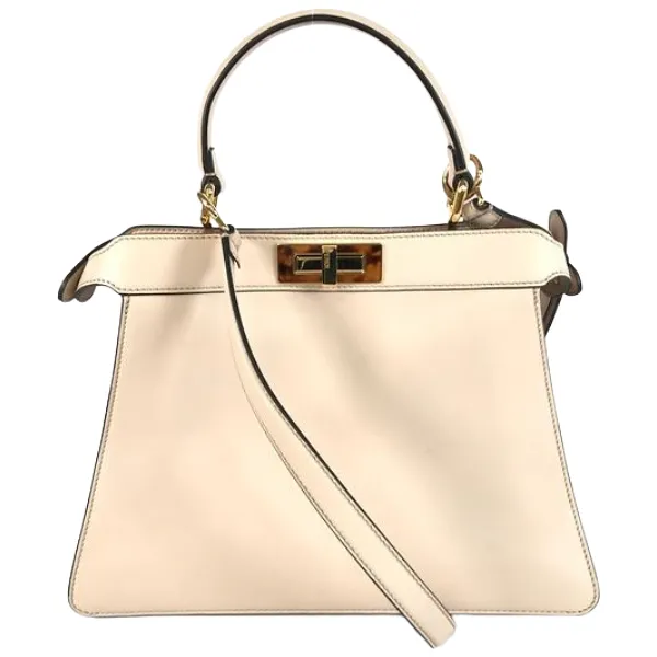 フェンディ ピーカブーアイシーユーミディアム ショルダーバッグ レザー