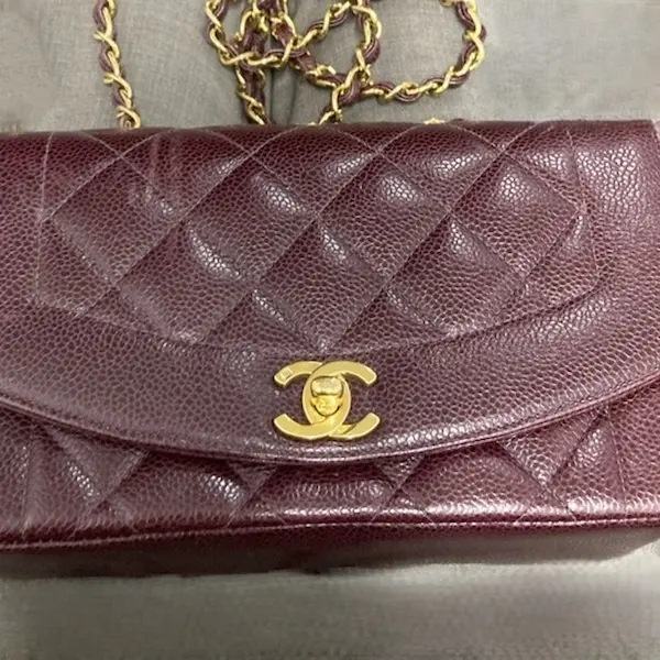 シャネル　マトラッセ　キャビアスキン　ダイアナフラップ