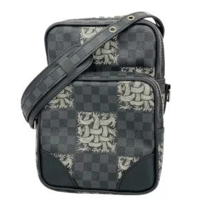 ルイ・ヴィトン ダミエグラフィット クリストファーネメス アマゾン ショルダーバッグ N48239