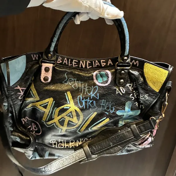 バレンシアガ　グラフィティ　クラシック　シティ