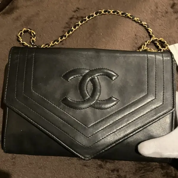 シャネル　Vステッチ　ココマーク　チェーンショルダー