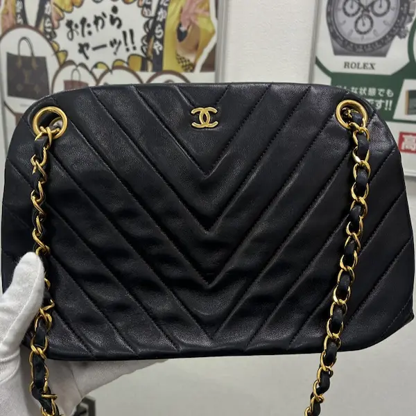 シャネル　シェブロン　チェーンショルダーバッグ