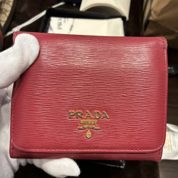 プラダ　サフィアーノレザー　財布