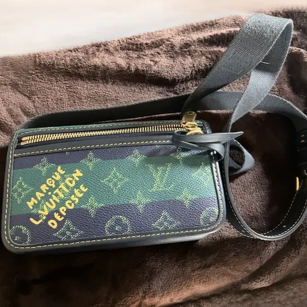 ルイ・ヴィトン　ボスフォール・ウェアラブル ウォレット　モノグラム・ヘリテージ