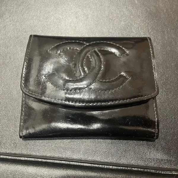 シャネル　ココマーク　パテントレザー　コンパクトウォレット
