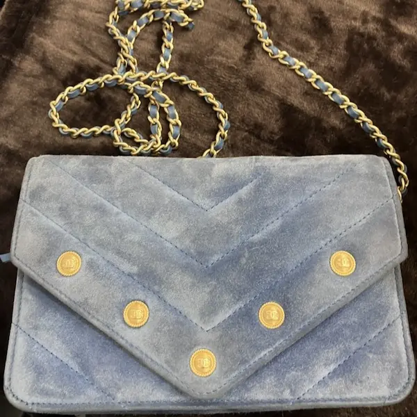 シャネル　シェブロン　Vステッチ　チェーンショルダー