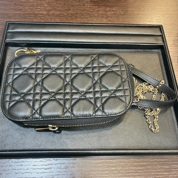 クリスチャン ディオール　フォンホルダー