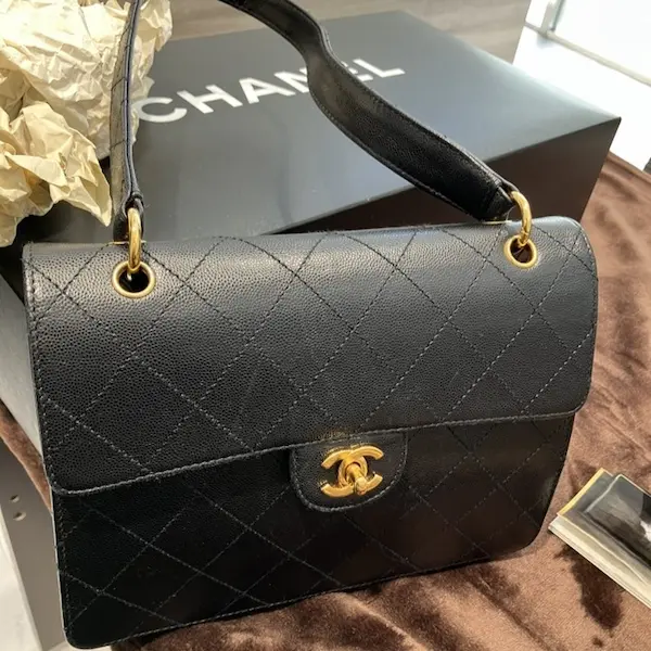 シャネル　チェーンショルダーバッグ