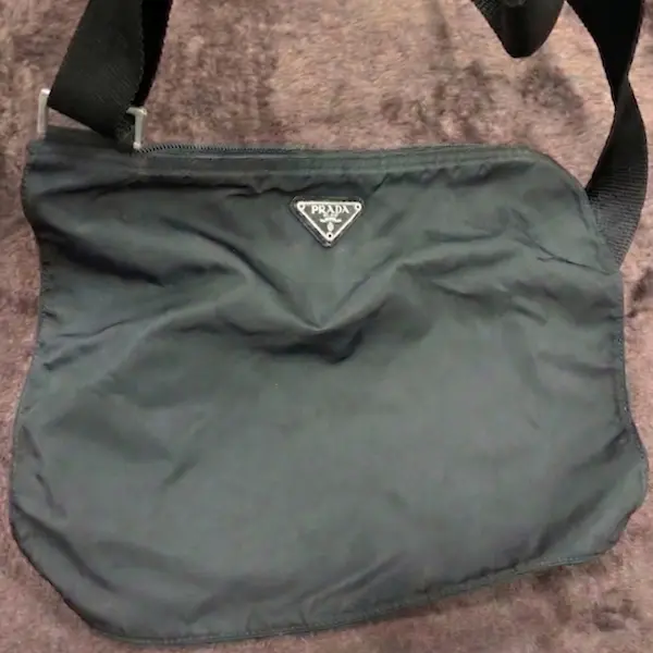 プラダ　ナイロン　ショルダーバッグ