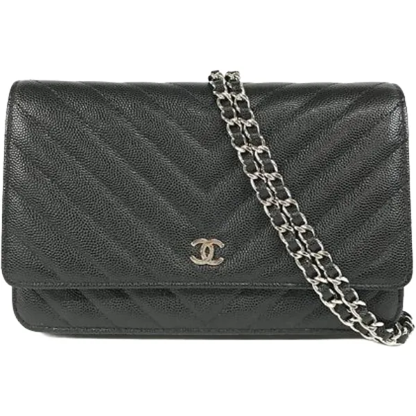 シャネル Vステッチ チェーンウォレット キャビアスキン