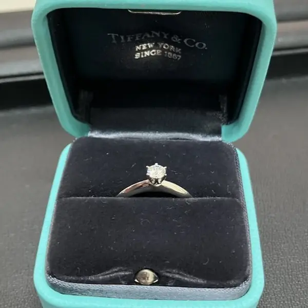ティファニー　ソリティア　ダイヤモンド　リング