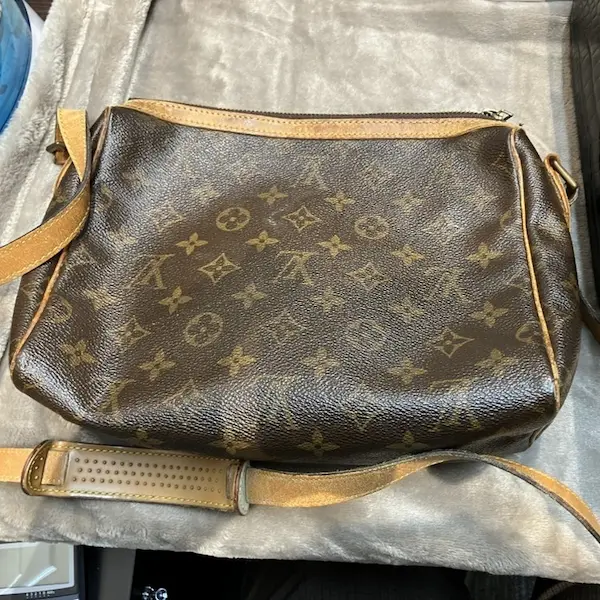 ルイ・ヴィトン　モノグラム　ショルダーバッグ