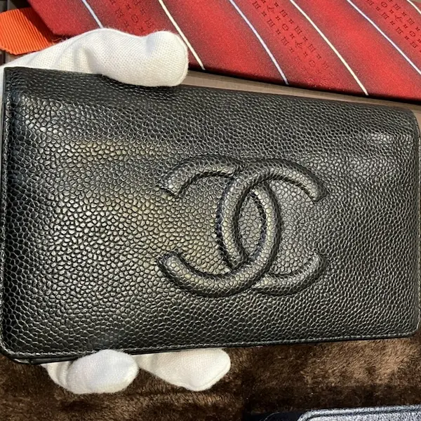 シャネル　キャビアスキン　ココマーク　二つ折り長財布