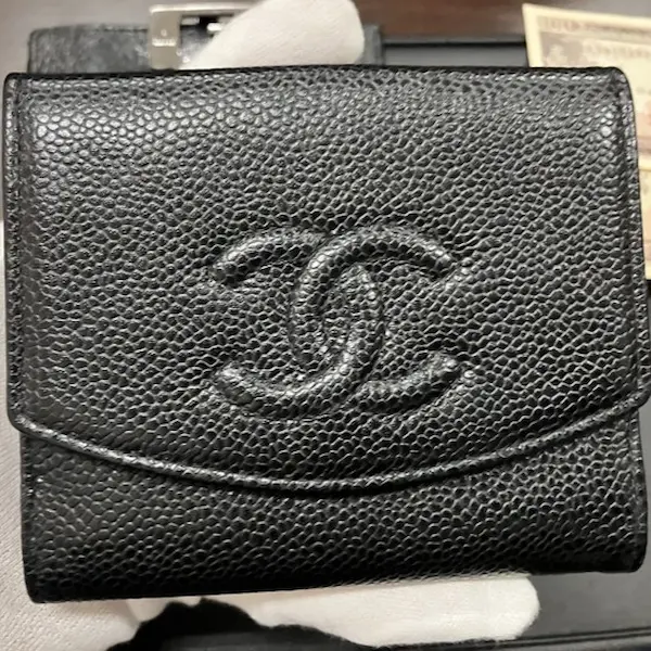 シャネル　ココマーク　キャビアスキン　二つ折り財布