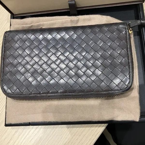 ボッテガ・ヴェネタ　イントレチャート　ジップアラウンドウォレット