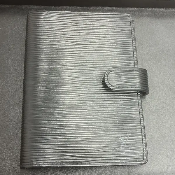 ルイ・ヴィトン　アジェンダ　エピ　手帳カバー