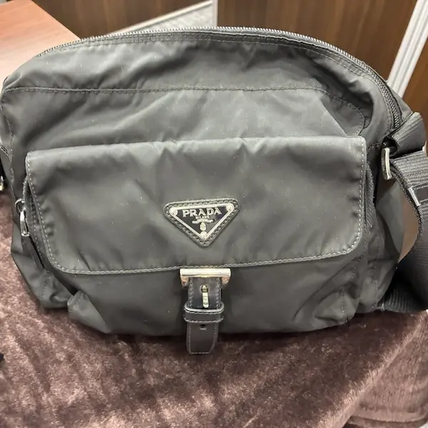 プラダ　ナイロン　ショルダーバッグ