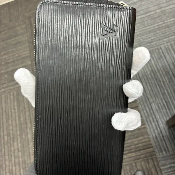 ルイ・ヴィトン　エピ　ジッピーウォレット