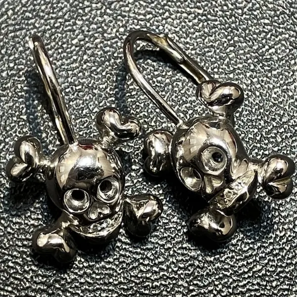 クリスチャン ディオール　フィアンセ ドゥ バンパイア　スカルモチーフ　ピアス