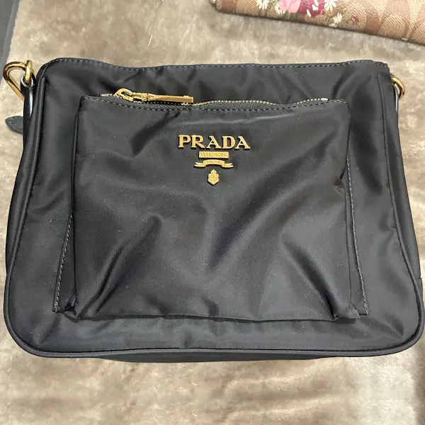 プラダ　サフィアーノ　ショルダーバッグ