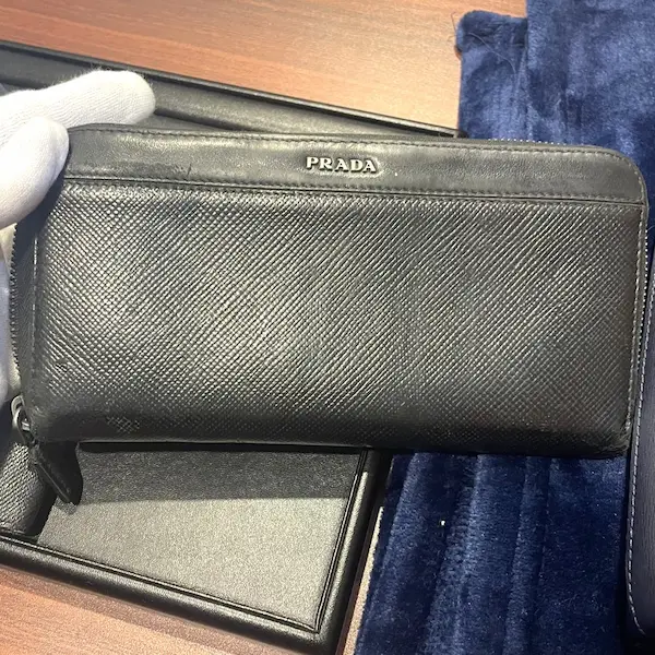 プラダ　サフィアーノ　ラウンドファスナー　財布