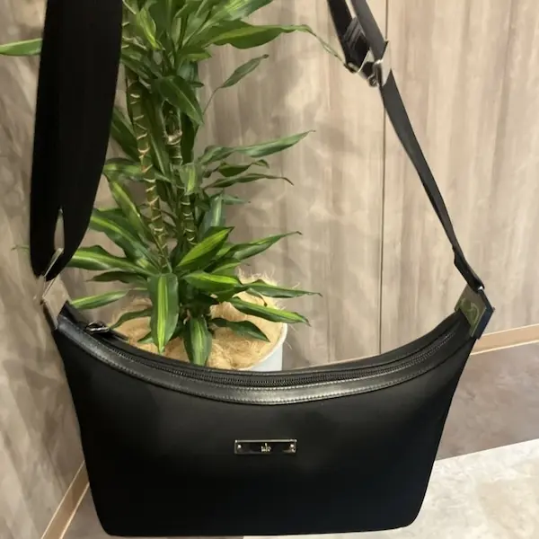グッチ　ロゴプレート　ショルダーバッグ