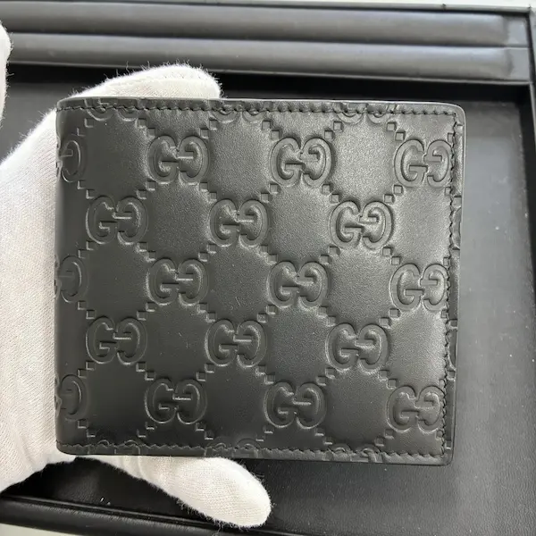 グッチ　GGエンボス　二つ折りウォレット