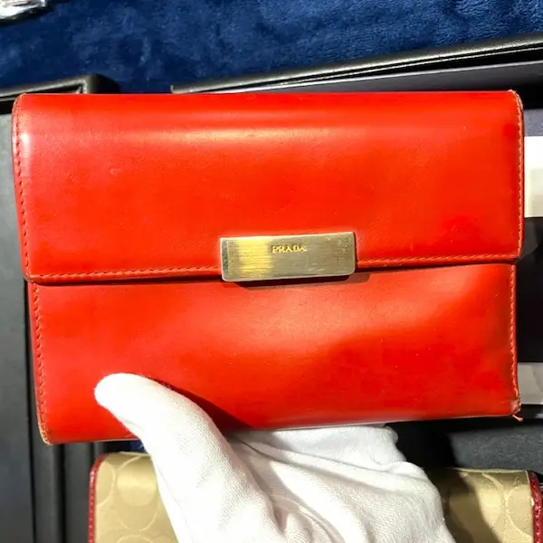 プラダ　サフィアーノ　レザー　財布