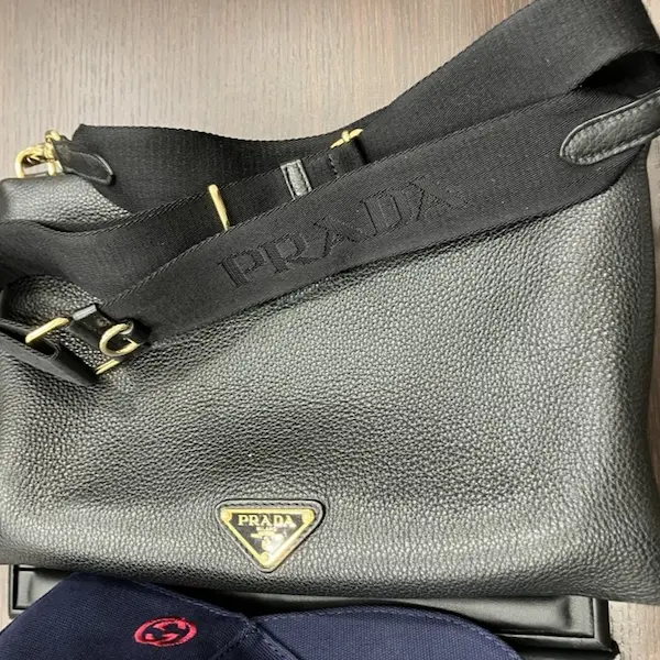 プラダ　ヴィッテロダイノ レザー　ショルダーバッグ