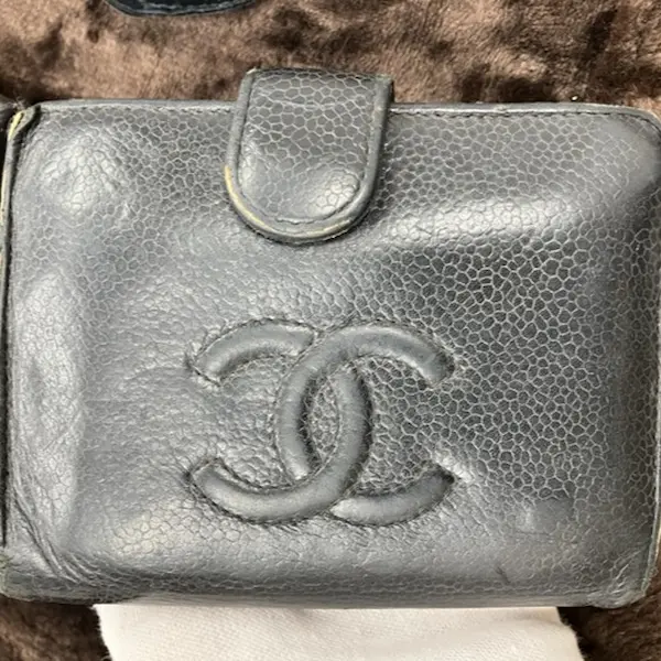 シャネル　ココマーク　キャビアスキン　二つ折り財布