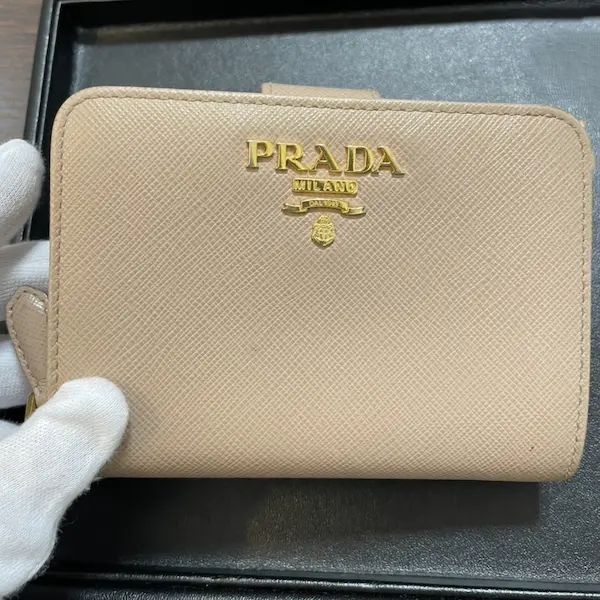 プラダ　サフィアーノ　二つ折り財布