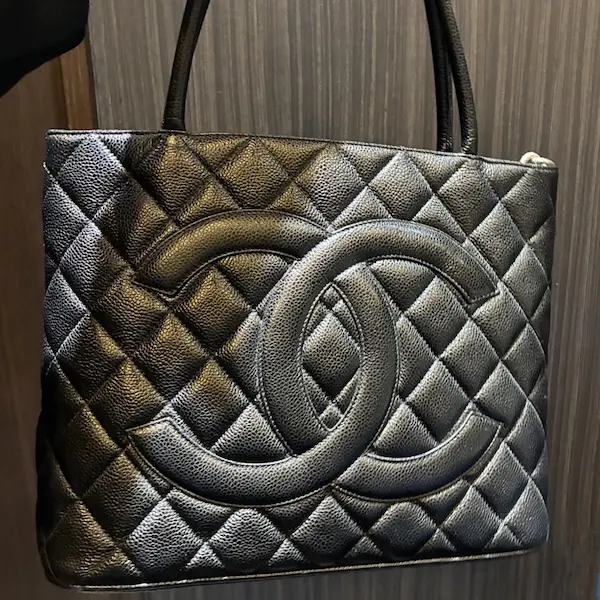 シャネル　復刻トート　キャビアスキン