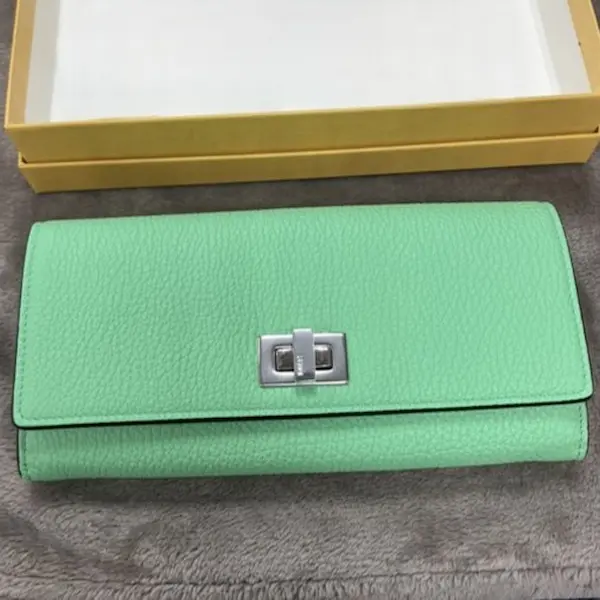 フェンディ　ピーカブー　セレリア　コンチネンタル財布