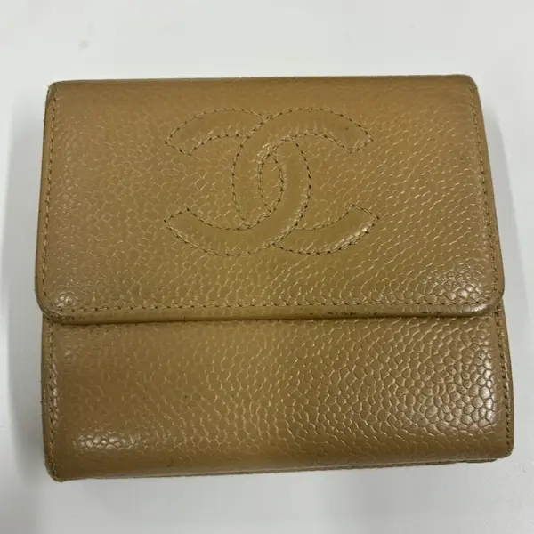 シャネル　キャビアスキン　三つ折り財布