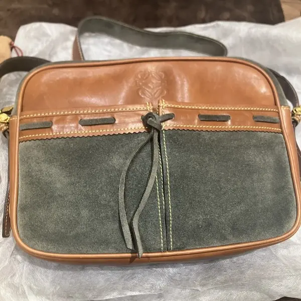 ロエベ　アナグラム　スエード レザー　ショルダーバッグ
