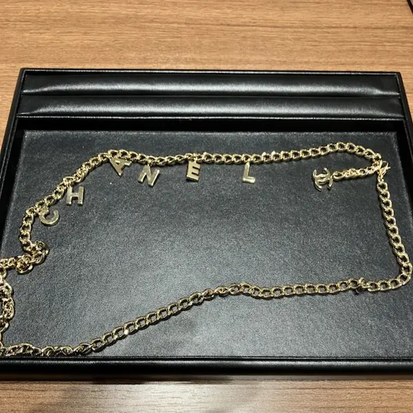 シャネル　イニシャルチャーム　チェーンネックレス