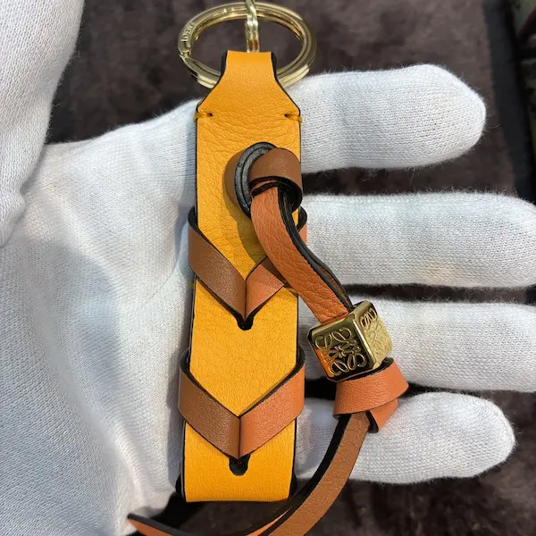 ロエベ　ブレイデッド　ストラップ　キーリング