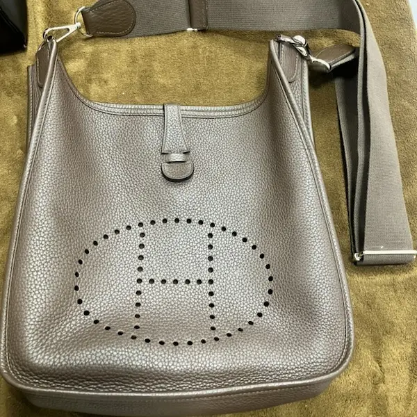 エルメス　エヴリンⅢPM　トリヨンクレマンス　□M刻印　ショルダーバッグ