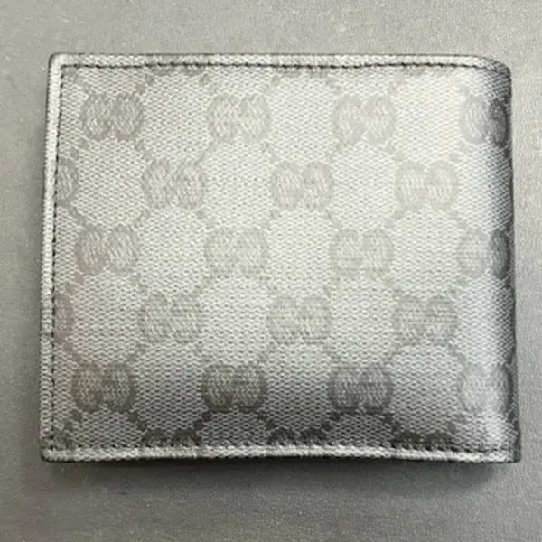 グッチ　GGキャンバス　二つ折り財布