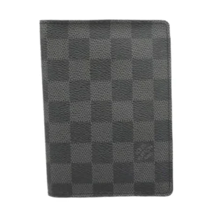 ルイ・ヴィトン ダミエグラフィット クーヴェルテュール パスポートケース N60031